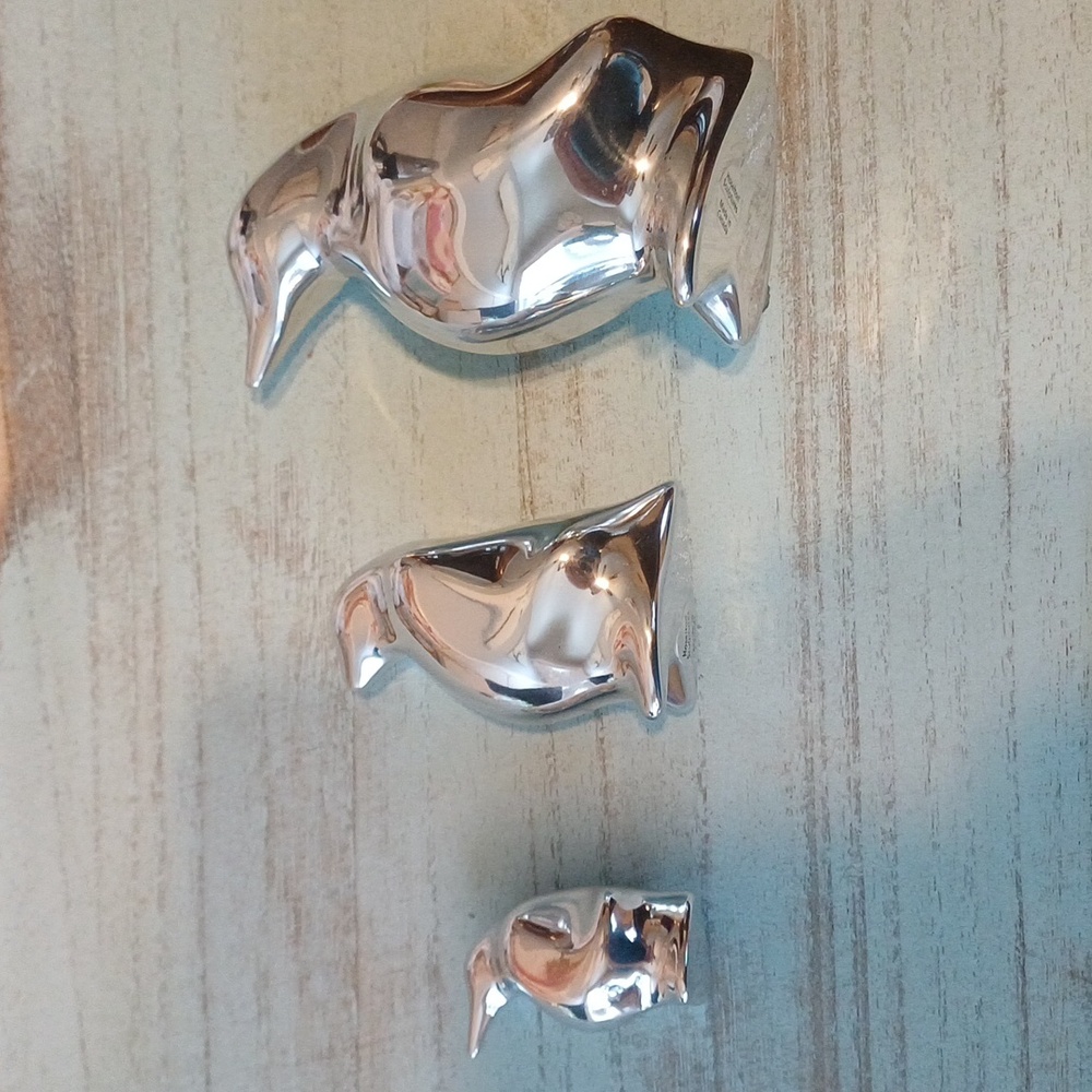 Hoselton Penguin trio sculpture